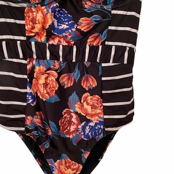 ModCloth Swimsuit  DO NOT PURCHASE ON HOLD FOR @elizabethczarne - Picture 10 of 12